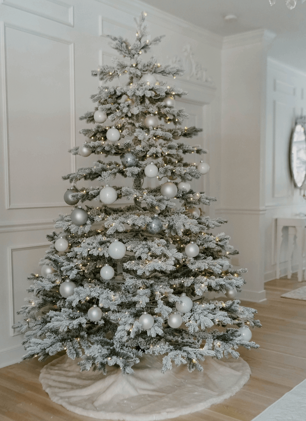 7.5' Rushmore Flock Artificial Christmas Tree 750 Warm White Led Lights